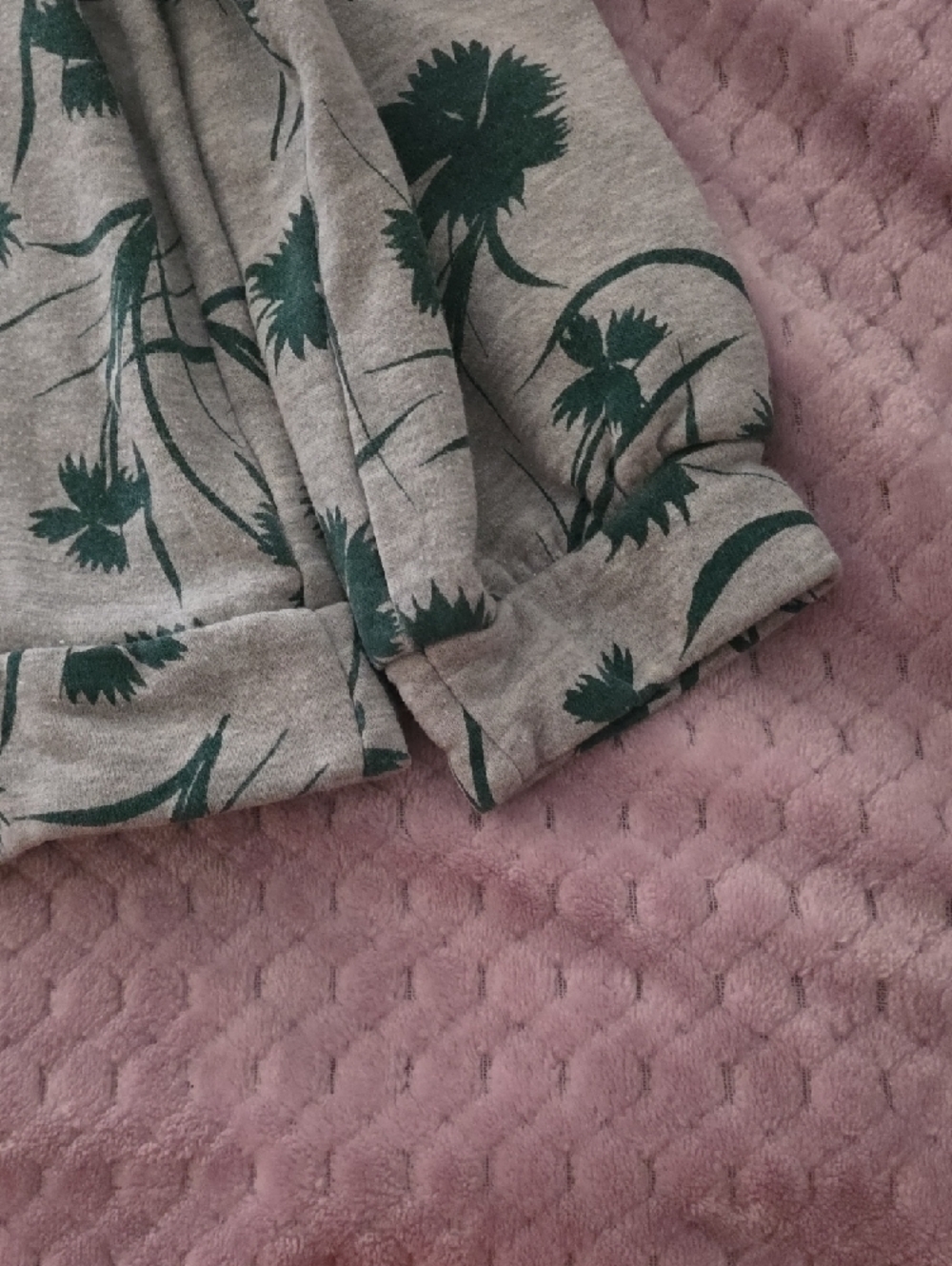 Liz Claiborne Gray Sweatshirt with Green Floral Print - Picture 6 of 9